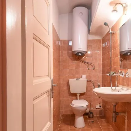 Spacious And Cozy 3 Bedroom In Downtown Apartment
