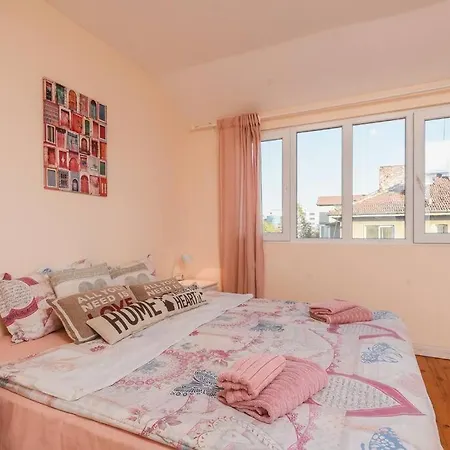 Apartment Spacious And Cozy 3 Bedroom In Downtown *